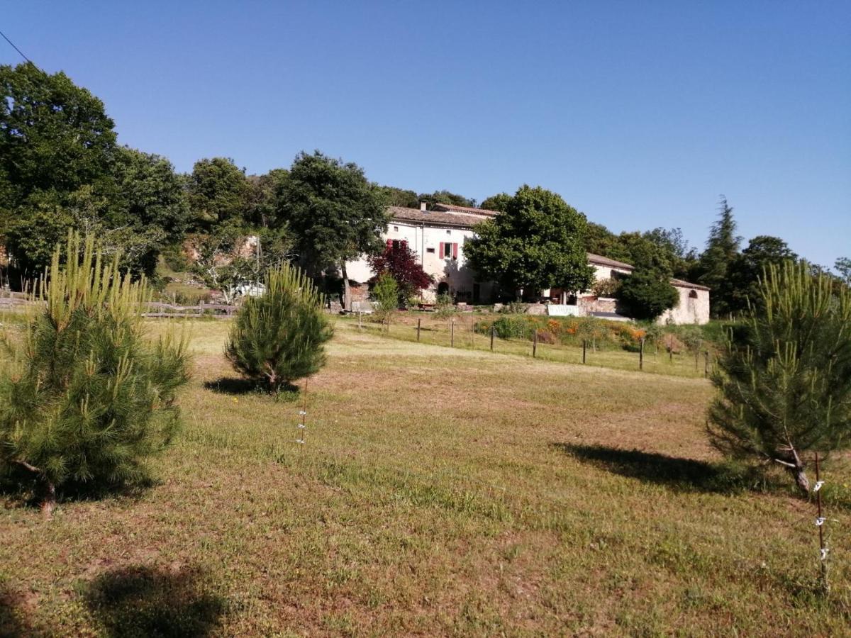 Gîtes La ferme accrochée à la colline Lagorce  Exterior foto